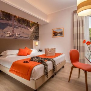 Sedia 857 - Hotel Villa Grazioli (RM) imbottita rivestita in ecopelle arancione aragosta, made in italy