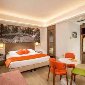 Poltrona 854 e Sedia 857- Hotel Villa Grazioli (RM) imbottita rivestita in ecopelle arancione o verde mela, made in italy